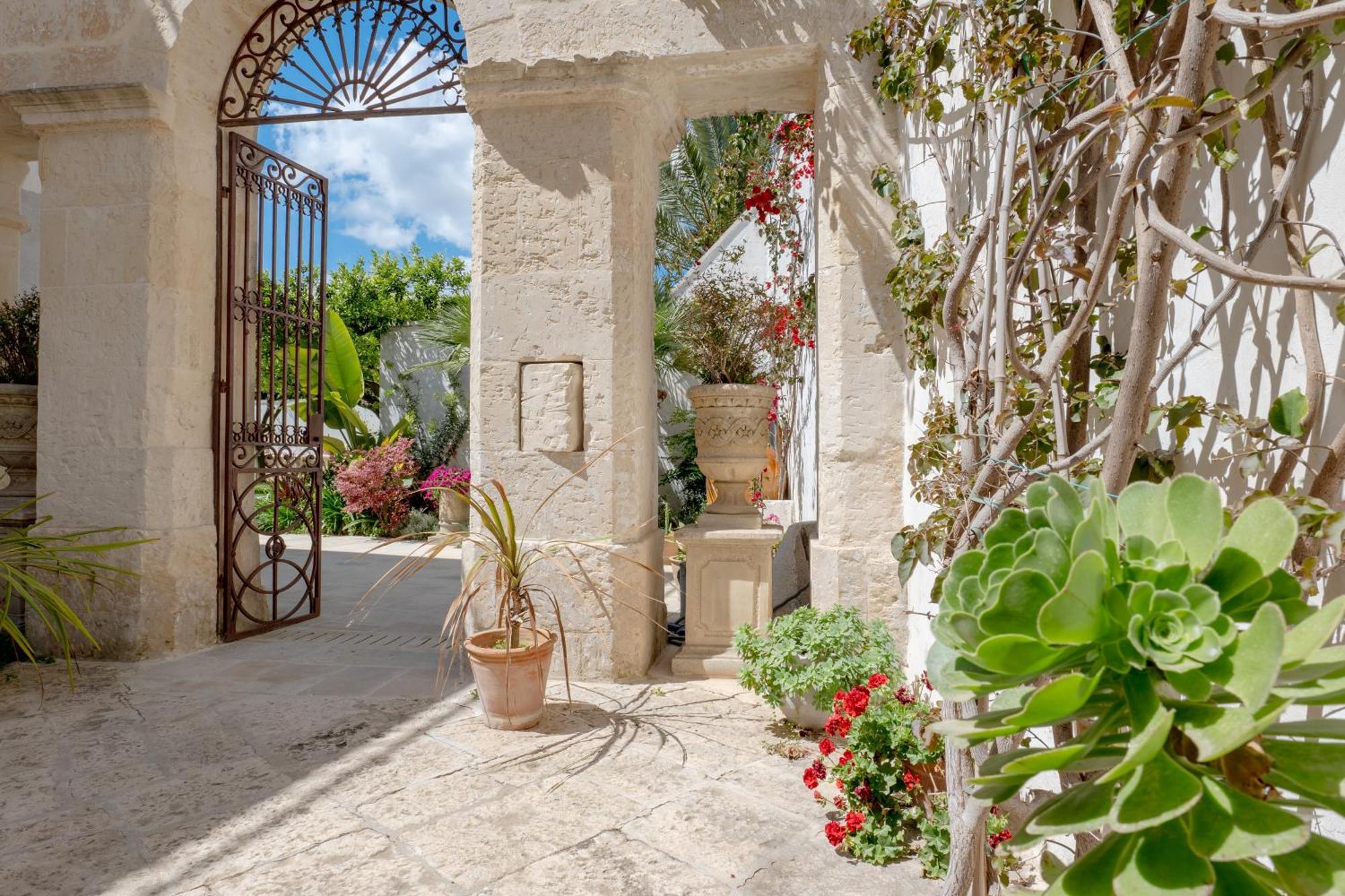 Palazzo Angelica - Luxury Retreat Otranto Bed & Breakfast Giurdignano Exterior photo